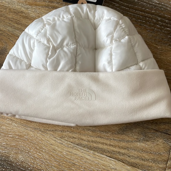 The North Face Thermoball Beanie in Gardinia White NWT - Picture 2 of 10
